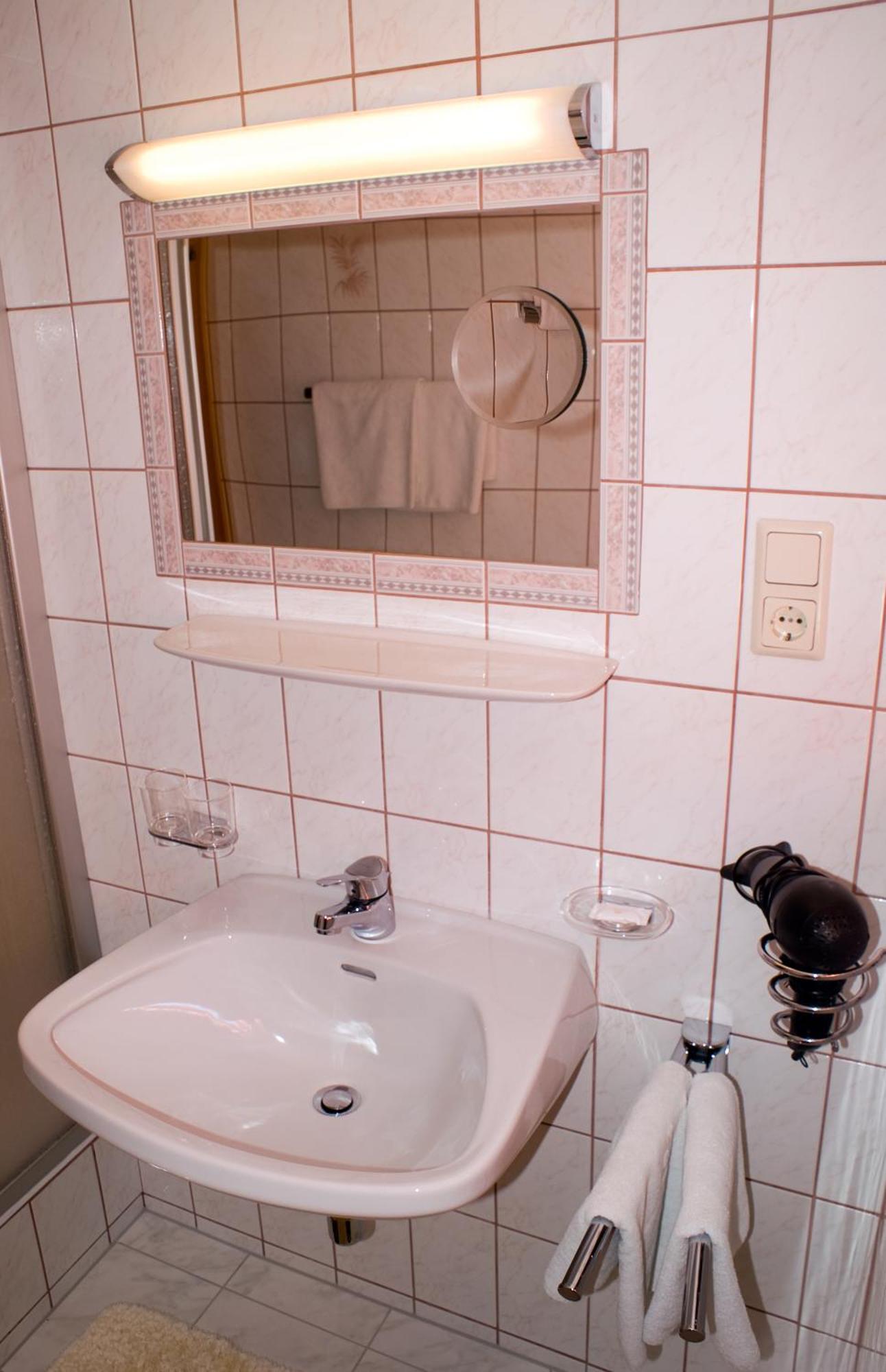 Gaestehaus Resi Jerzens Eksteriør bilde